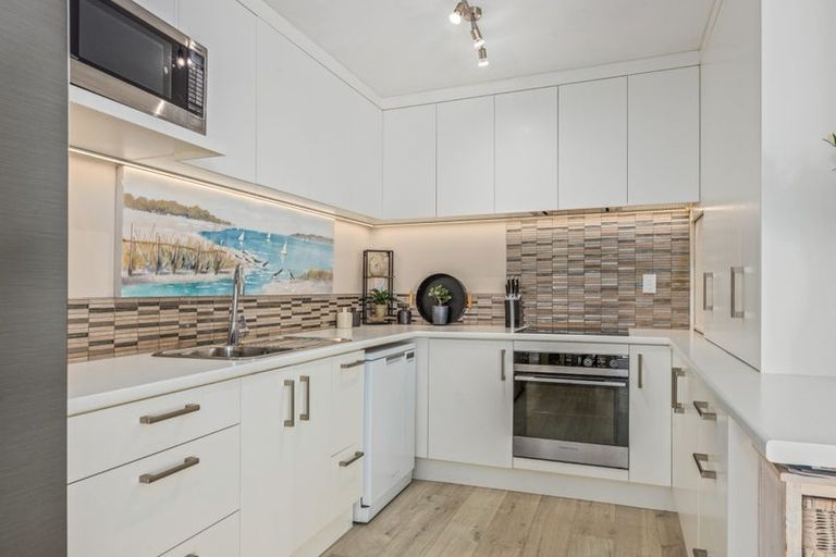 Photo of property in 15/61a Birkdale Road, Birkdale, Auckland, 0626