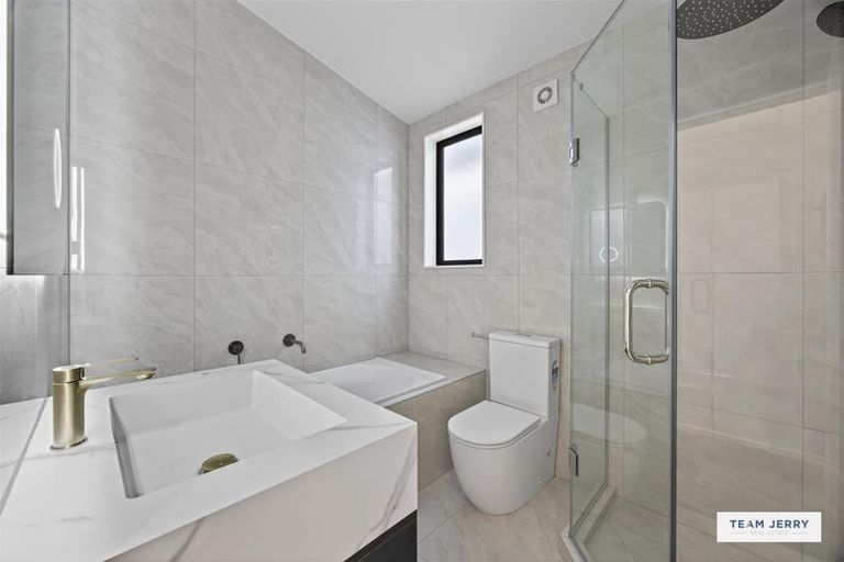 Photo of property in 25b Jandell Crescent, Bucklands Beach, Auckland, 2014