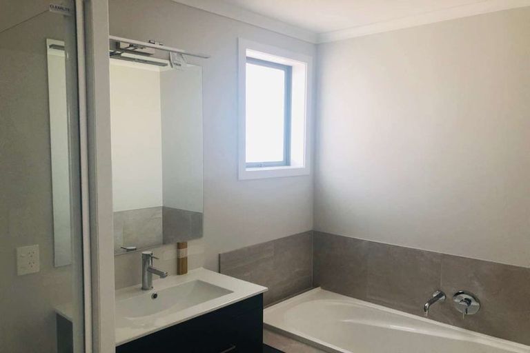 Photo of property in 4d Croydon Road, New Lynn, Auckland, 0600