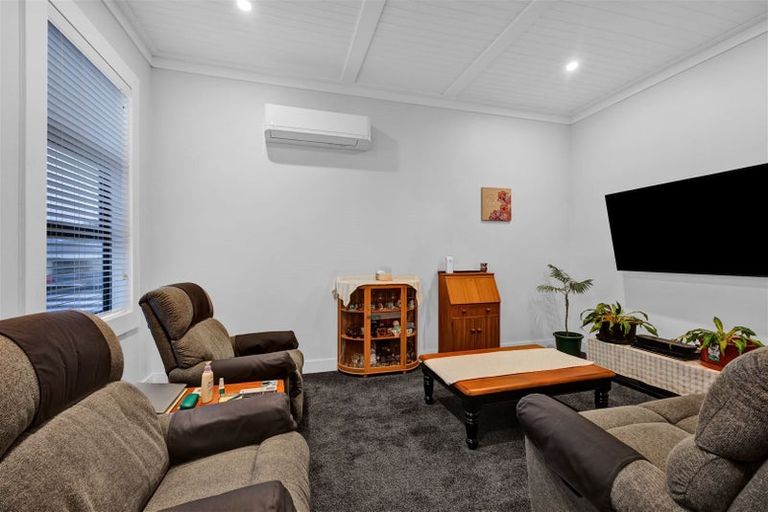 Photo of property in 42 Collins Street, Hawera, 4610