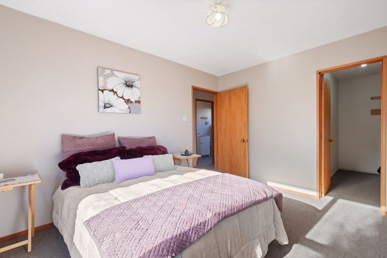 Photo of property in 2/5 Tuscany Place, Beckenham, Christchurch, 8023