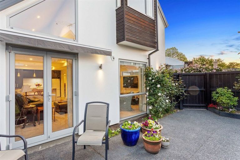 Photo of property in 64 Merivale Lane, Merivale, Christchurch, 8014