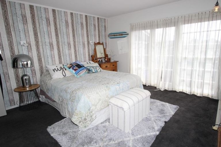 Photo of property in 11 River Road, Red Beach, 0932