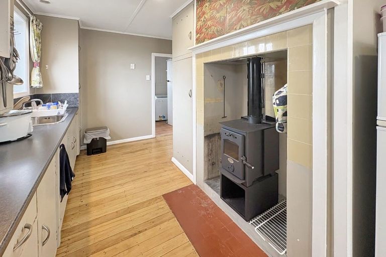 Photo of property in 12 Collett Street, Dannevirke, 4930