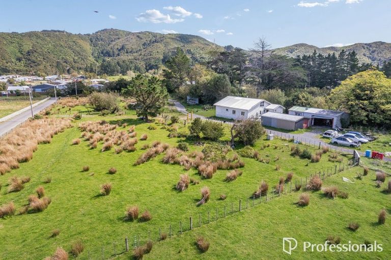Photo of property in 120 Upper Fitzherbert Road, Wainuiomata, 5373