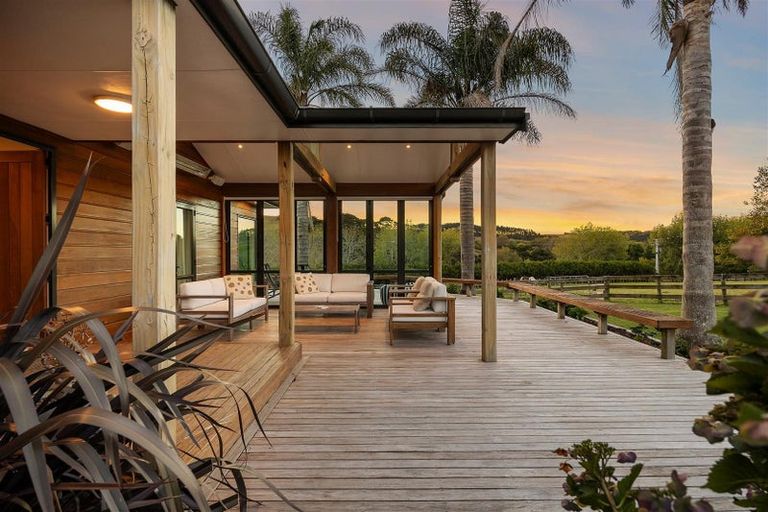 Photo of property in 883 Peak Road, Helensville, 0875