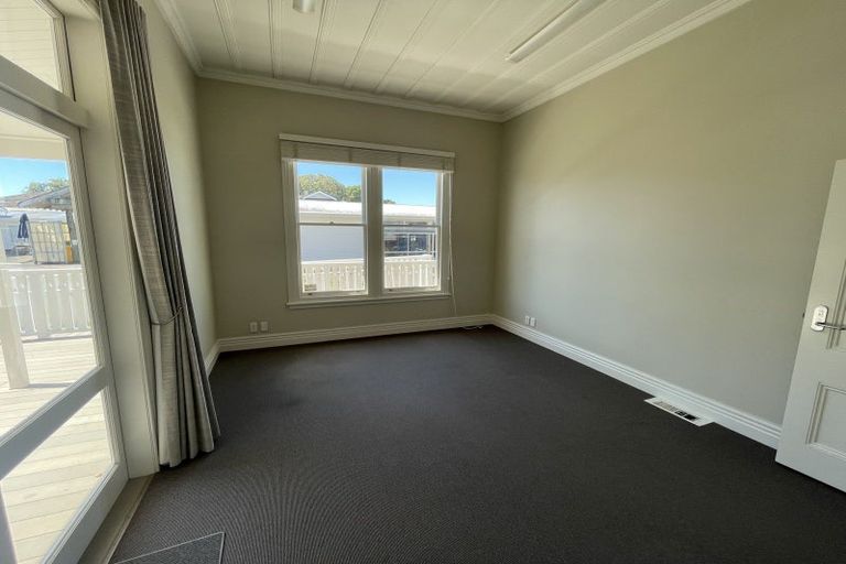 Photo of property in 212 Lake Road, Northcote, Auckland, 0627