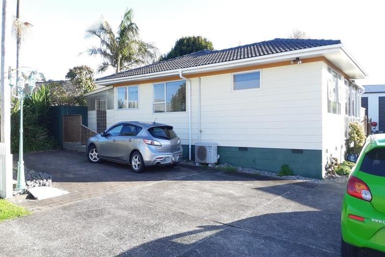 Photo of property in 11 Henry Curd Terrace, Pukekohe, 2120