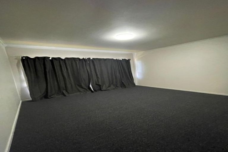 Photo of property in 2/37 Clevedon Road, Papakura, 2110