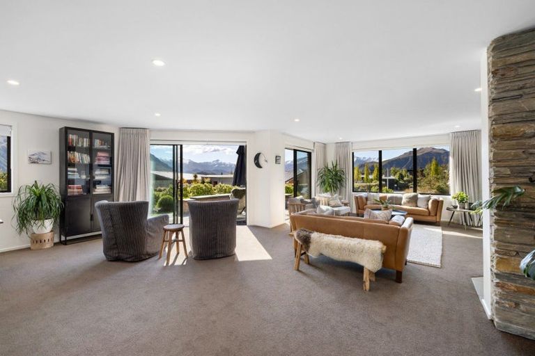 Photo of property in 12 Kereru Crescent, Wanaka, 9305