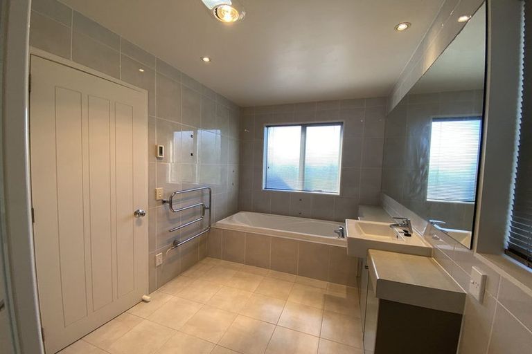 Photo of property in 22 Pine Harbour Parade, Beachlands, Auckland, 2018