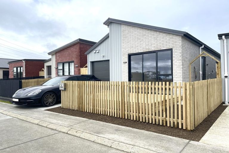 Photo of property in 34 Neretva Avenue, Massey, Auckland, 0614