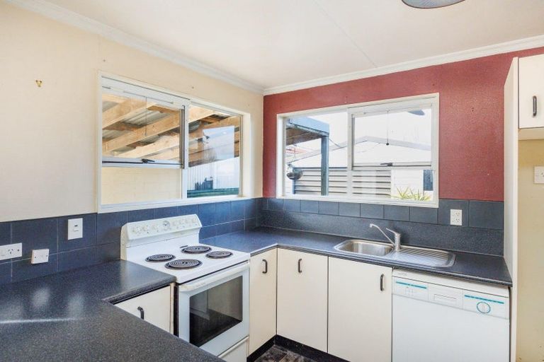 Photo of property in 11 Cascade Crescent, Westbrook, Palmerston North, 4412