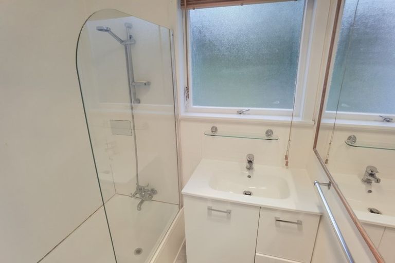 Photo of property in 31 Lowtherhurst Road, Massey, Auckland, 0614