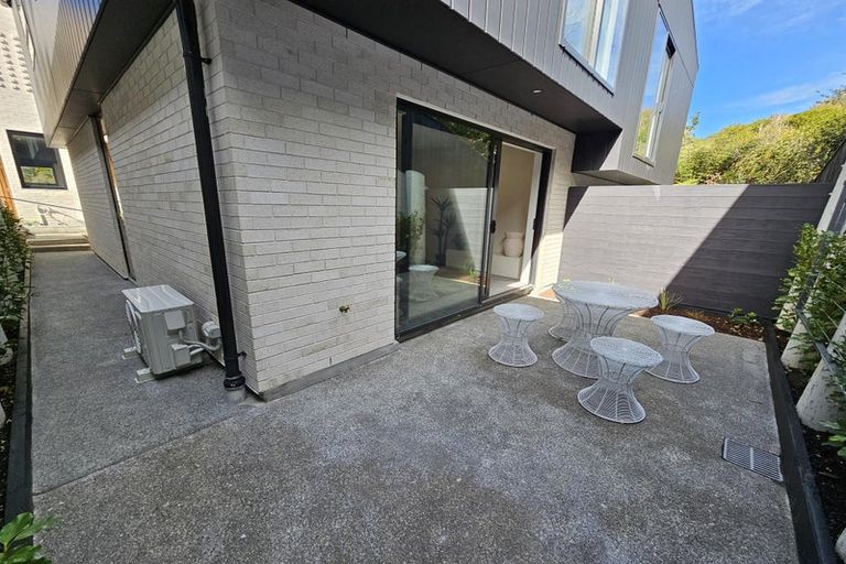 Photo of property in 16 Ara Toutouwai, Karori, Wellington, 6012