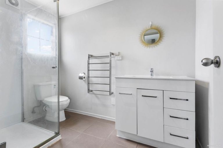 Photo of property in 75 Fruitvale Road, New Lynn, Auckland, 0600