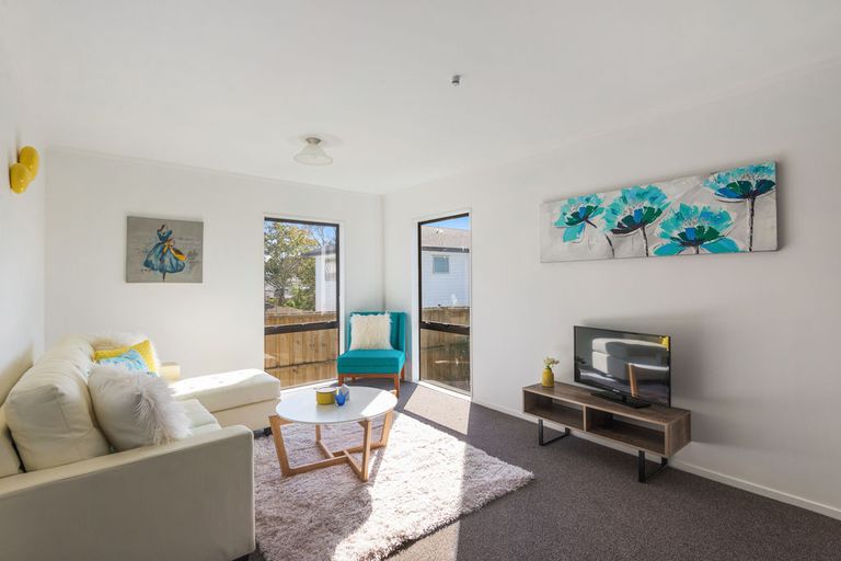 Photo of property in 3/41 Nikau Street, New Lynn, Auckland, 0600