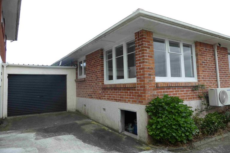 Photo of property in 11 Essex Street, Te Atatu South, Auckland, 0610
