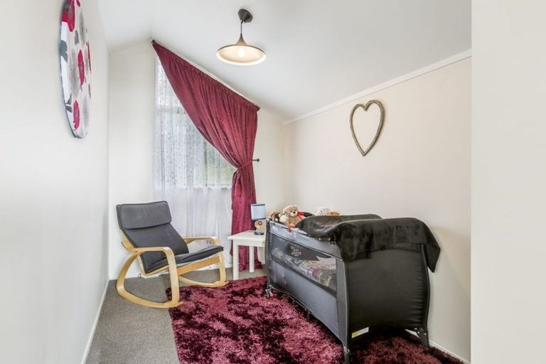 Photo of property in 44 Rewarewa Road, Te Atatu Peninsula, Auckland, 0610