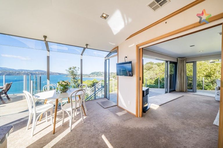 Photo of property in 26a Tai Paku Paku Road, Karaka Bays, Wellington, 6022