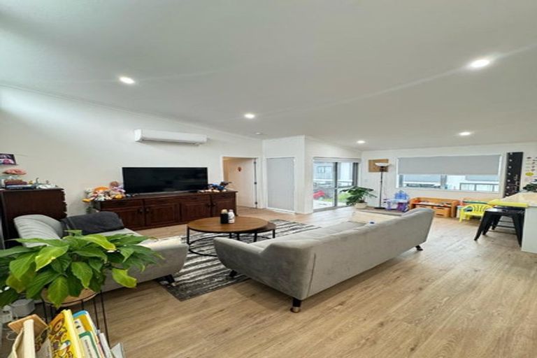 Photo of property in 13e Sealord Place, Clendon Park, Auckland, 2103