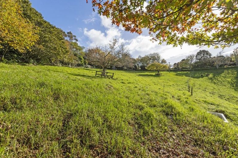 Photo of property in 60 Veale Road, Ridgewood, New Plymouth, 4371