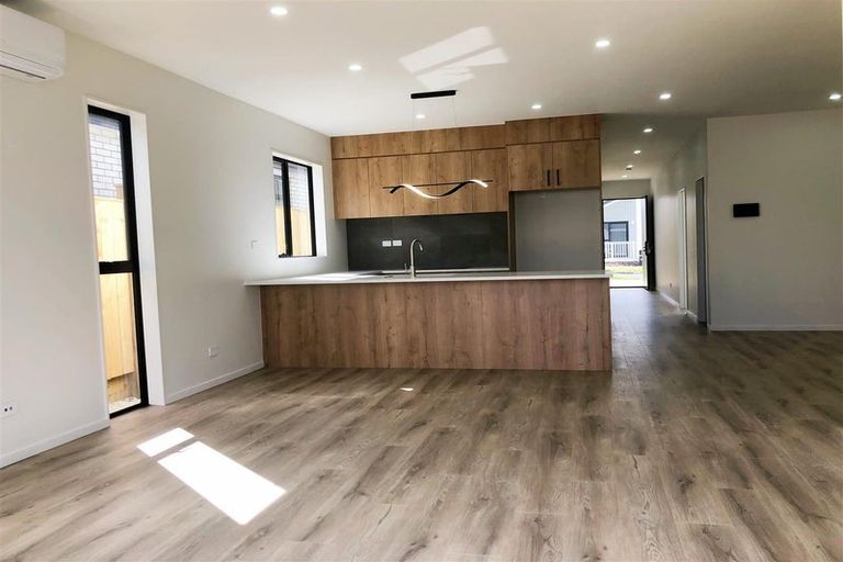 Photo of property in 8 Enchantment Lane, Karaka, Papakura, 2113