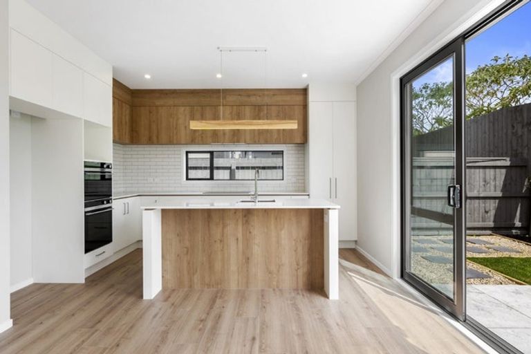 Photo of property in 18 Oyster Drive, Whenuapai, 0618