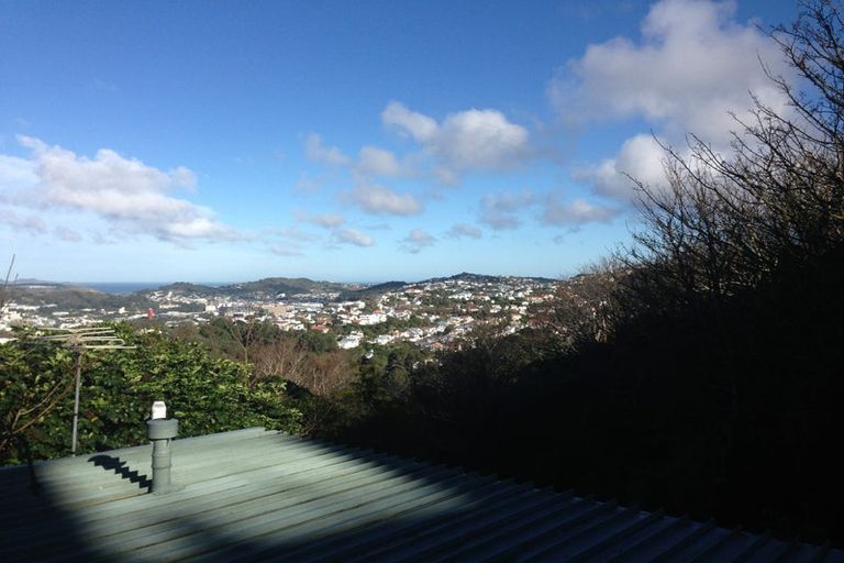 Photo of property in 1/6 Mataroa Avenue, Northland, Wellington, 6012