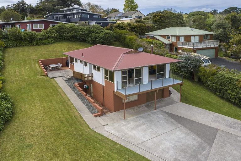 Photo of property in 16 Kaipara Crescent, Helensville, 0800
