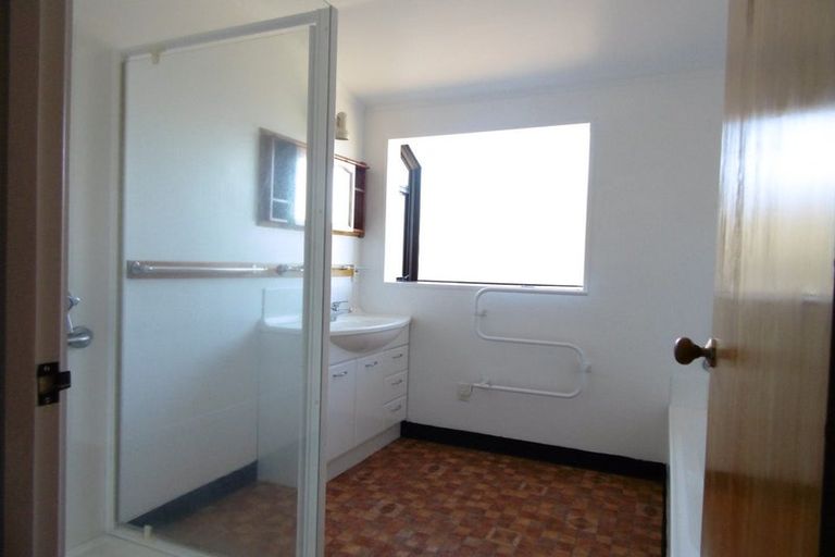 Photo of property in 61 Rhinevale Close, Henderson, Auckland, 0612
