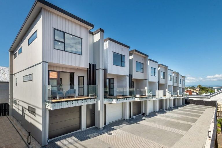 Photo of property in 2/1 Egremont Street, Belmont, Auckland, 0622