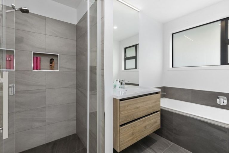 Photo of property in 25 Buddle Road, Wallaceville, Upper Hutt, 5018