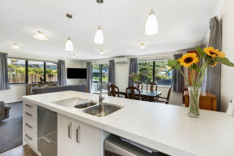 Photo of property in 8 Hull Place, Whitby, Porirua, 5024
