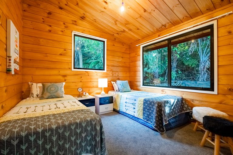Photo of property in 27 Wirihana Road, Titirangi, Auckland, 0604