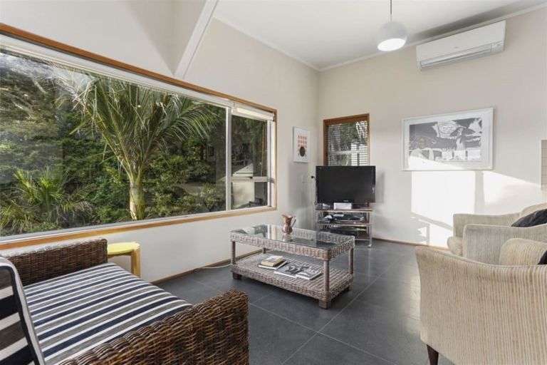 Photo of property in 138 Glenfield Road, Birkenhead, Auckland, 0626