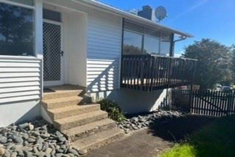Photo of property in 27 Sunhill Road, Sunnyvale, Auckland, 0612