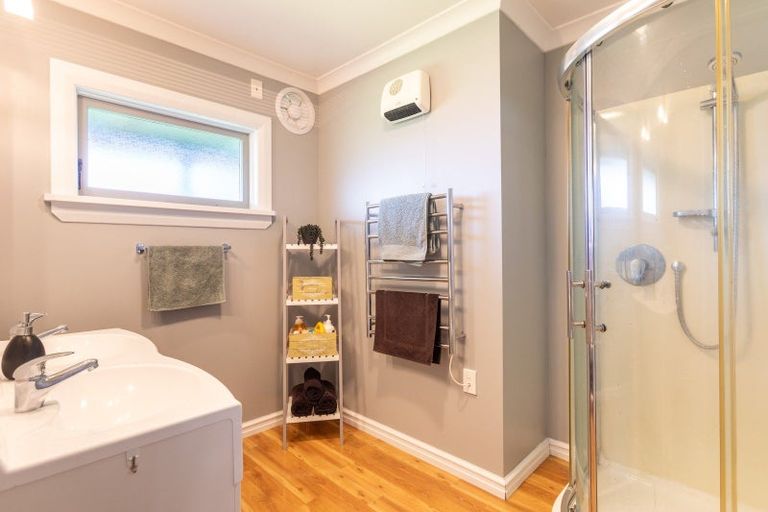 Photo of property in 16 Ross Street, Woodville, 4920