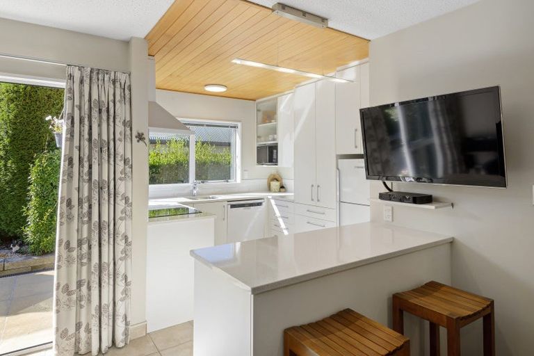 Photo of property in 4 Claverley Gardens, Avonhead, Christchurch, 8042