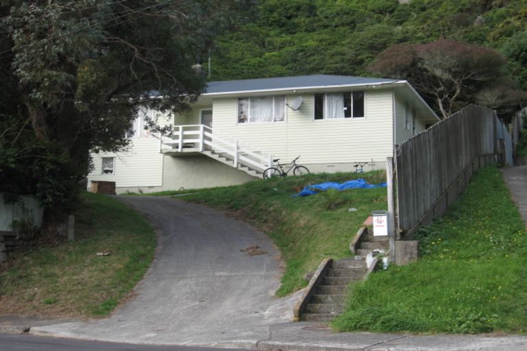 Photo of property in 27 Holmes Grove, Naenae, Lower Hutt, 5011