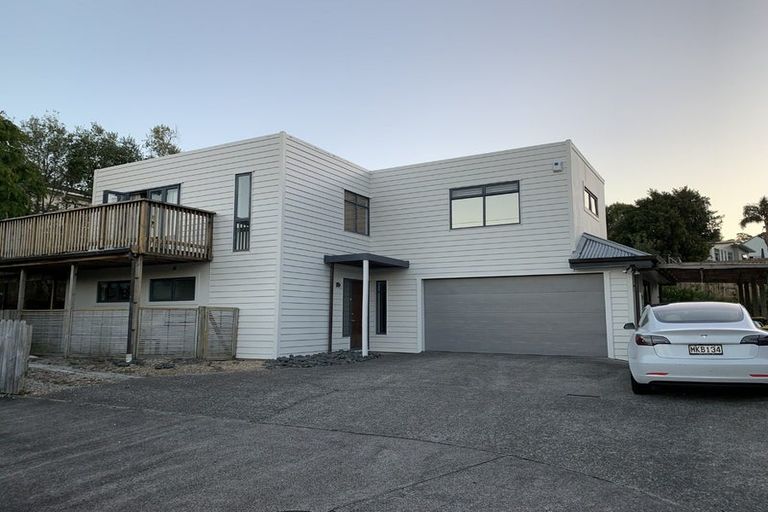 Photo of property in 20a Belleaire Court, West Harbour, Auckland, 0618