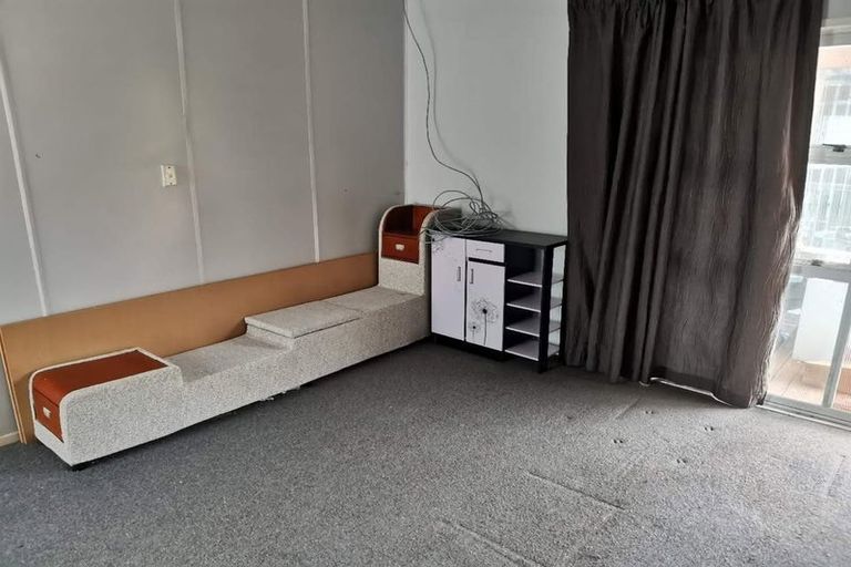 Photo of property in 35 Malmo Place, Massey, Auckland, 0614