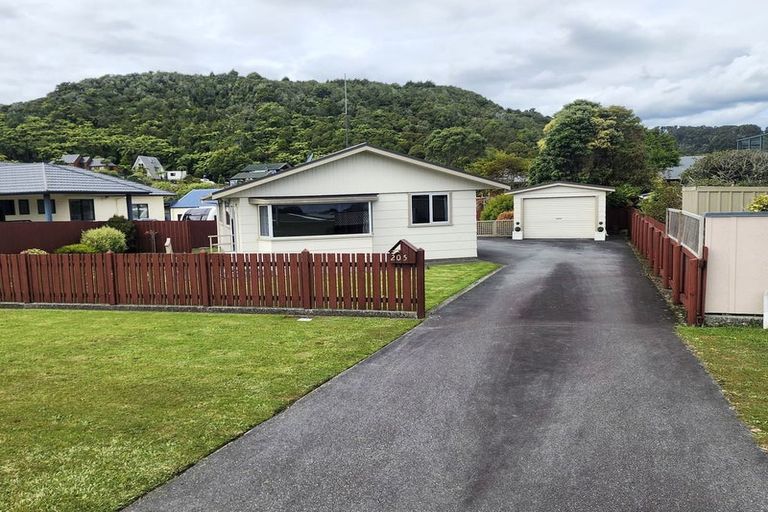 Photo of property in 205 Main South Road, Karoro, Greymouth, 7805