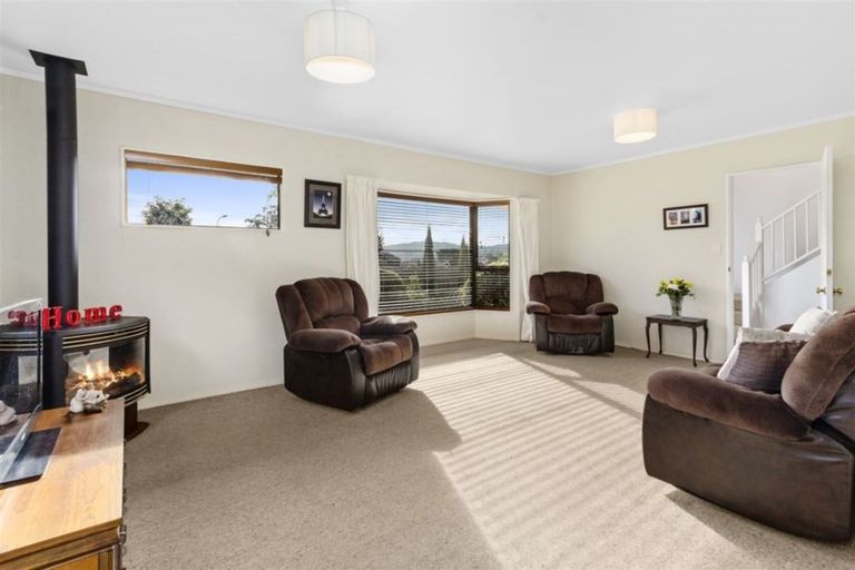 Photo of property in 13 James Cook Drive, Whitby, Porirua, 5024