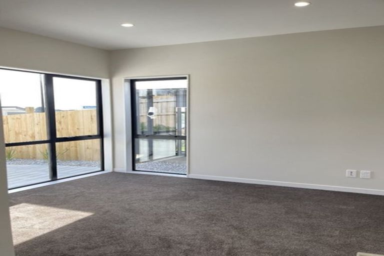 Photo of property in 21 Morus Road, Massey, Auckland, 0614