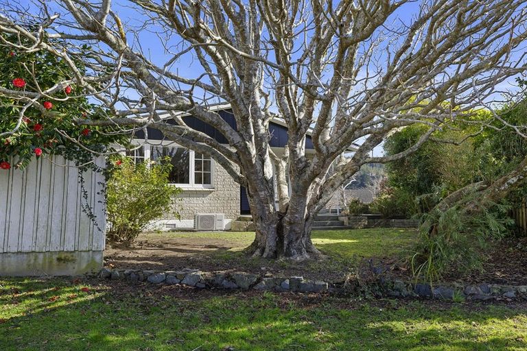 Photo of property in 27 Sunbrae Drive, Silverstream, Upper Hutt, 5019