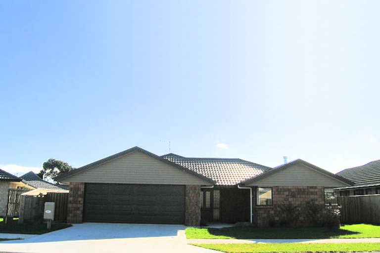 Photo of property in 14 Gandalf Crescent, Paraparaumu, 5032
