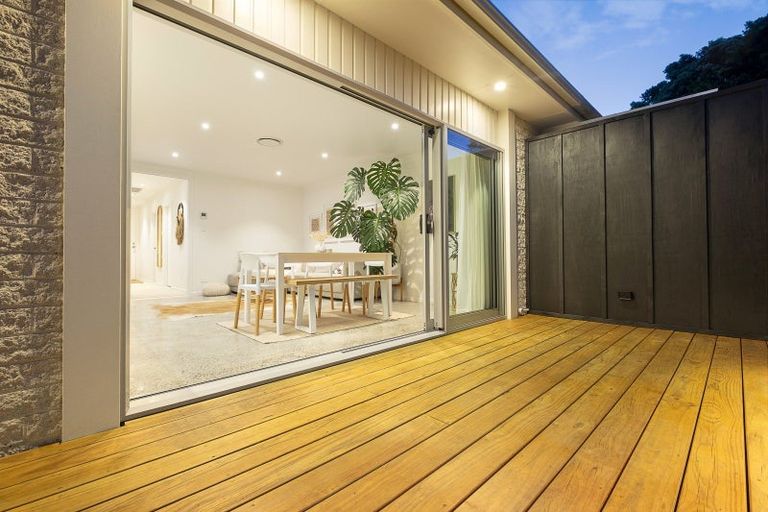 Photo of property in 2/19 Burnham Street, Seatoun, Wellington, 6022