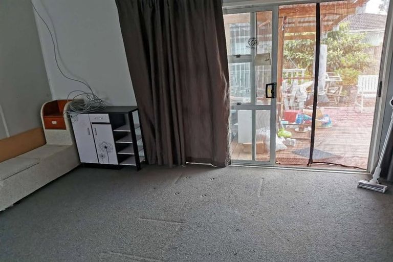 Photo of property in 35 Malmo Place, Massey, Auckland, 0614