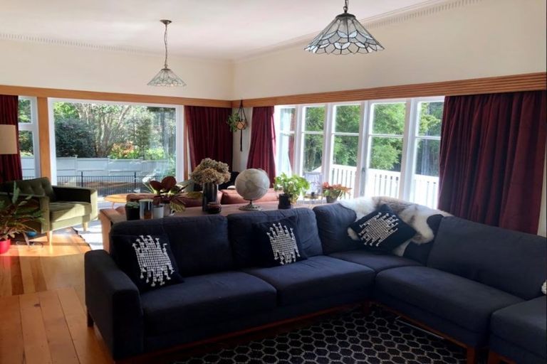 Photo of property in 114 Scenic Drive, Titirangi, Auckland, 0604